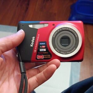 Kodak Black and Red Digital Camera with 3x Optical Zoom